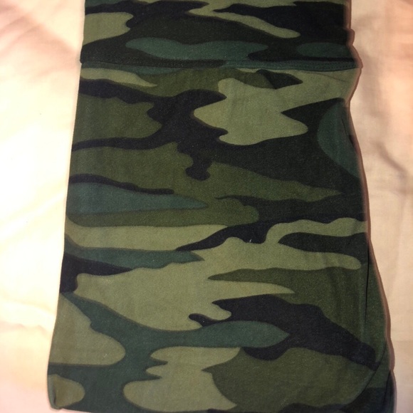 BUNDLE ! TWO LEGGINGS - Picture 2 of 3